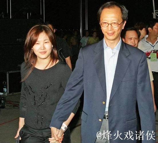 23年恩爱夫妻难敌岁月侵袭，梁锦松显老态伏明霞依旧青春如初