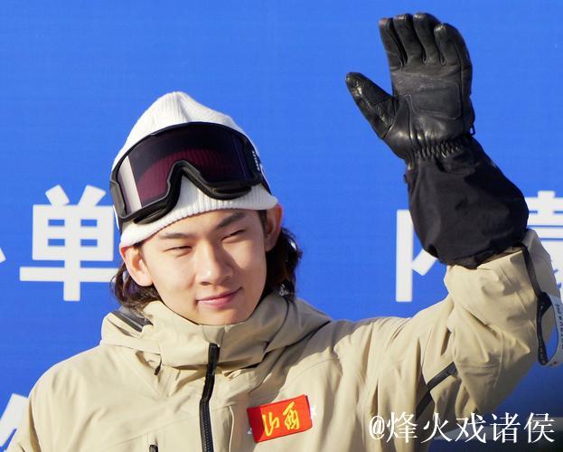 苏翊鸣夺得单板滑雪大跳台世界杯赛季冠军 苏翊鸣夺得单板滑雪大跳台世界杯赛季冠军