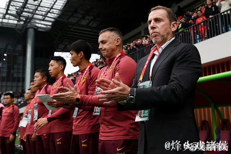 维卡里奥签约困难重重，国米紧盯弗赖堡之星。