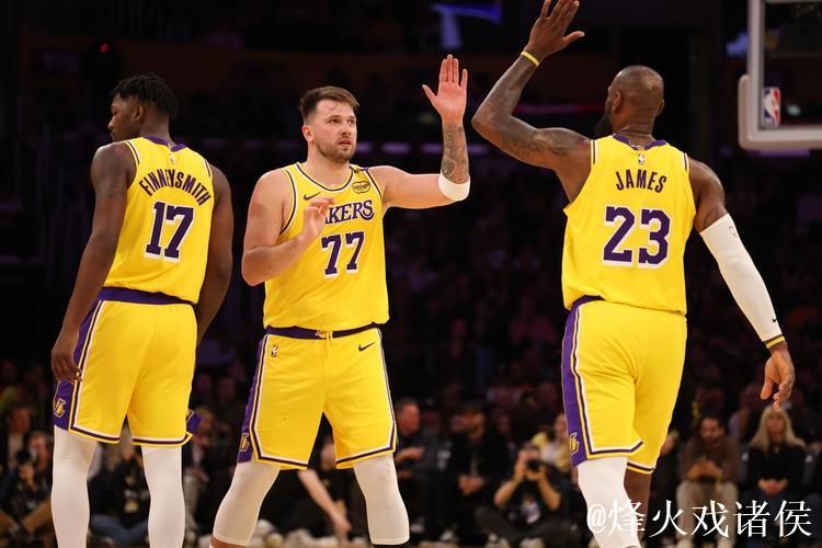 湖人罚球风波：真相是詹皇抢戏，还是东契奇“懦弱”的胜利？